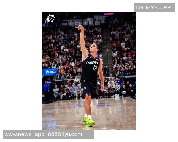 吉莱斯皮称赞布克场上威慑力强大自信出手是我唯一的要求